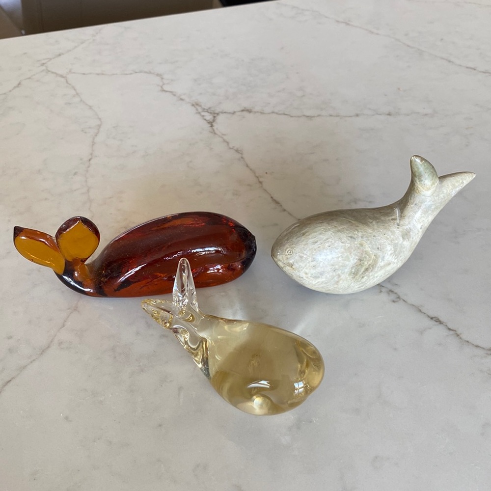 Set of 3 whale pieces.